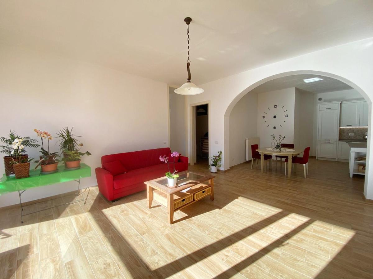 Big Apartment With Lake View And Two Bedrooms Sala Comacina Exterior foto
