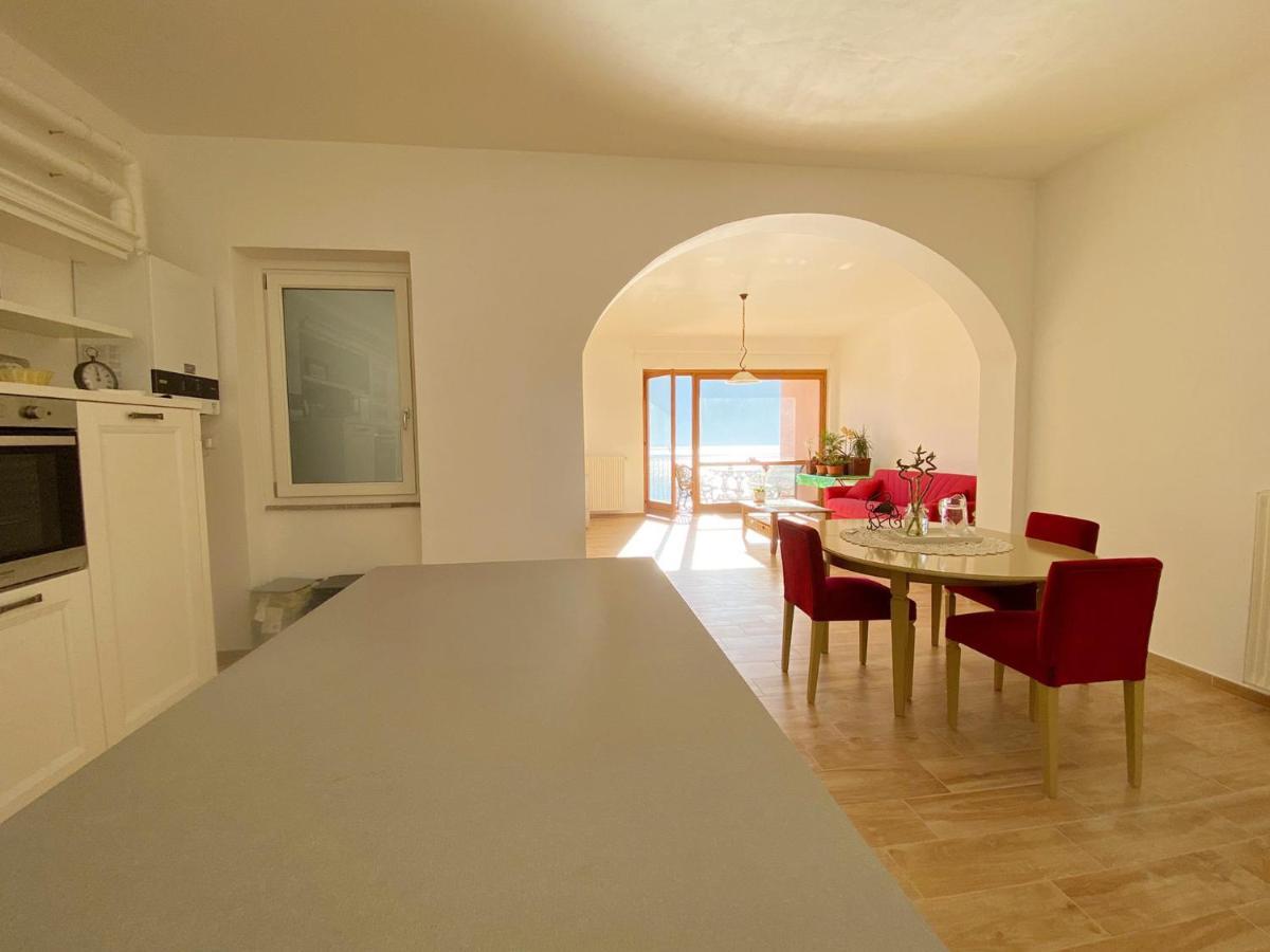 Big Apartment With Lake View And Two Bedrooms Sala Comacina Exterior foto